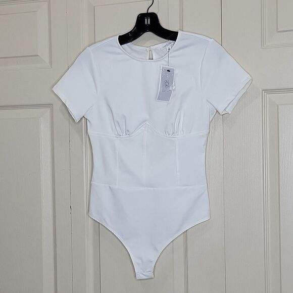 Le Lis White Tee Bodysuit Size Small NWT - Picture 1 of 11